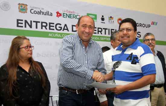 En Coahuila el combate al rezago educativo es una prioridad 