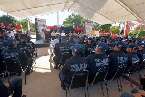 ENTREGAN APOYOS A FAMILIAS DE POLICÍAS CON RECURSOS DE FORTASEG 