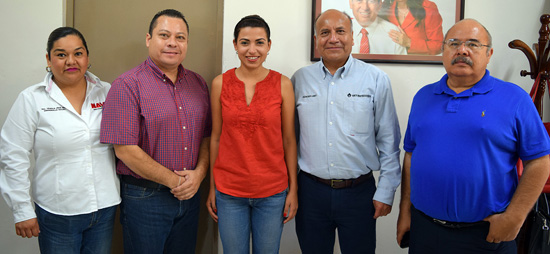 Firma alcaldesa de Nava convenio de colaboración con la empresa Trinity Industries de México 