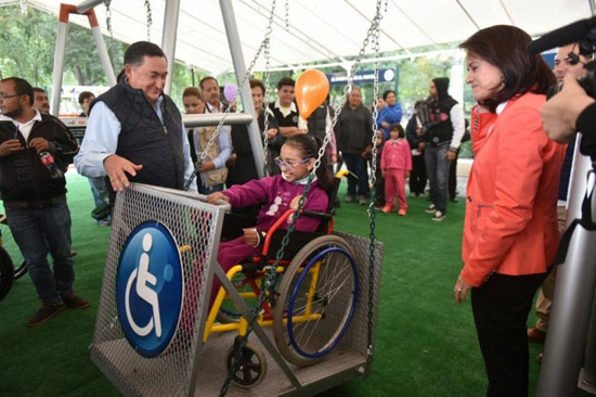 ¡Instalan en Alameda juegos para niños con discapacidad! 