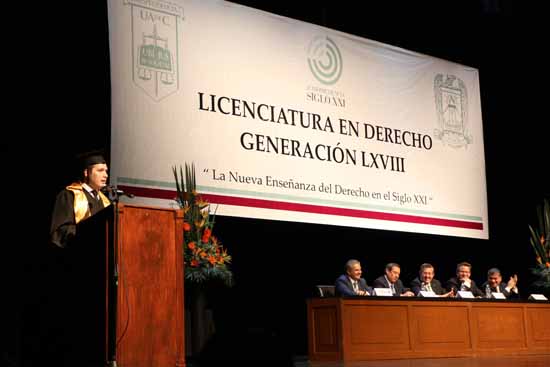 Se Gradúa Generación LXVIII de Licenciados en Derecho 