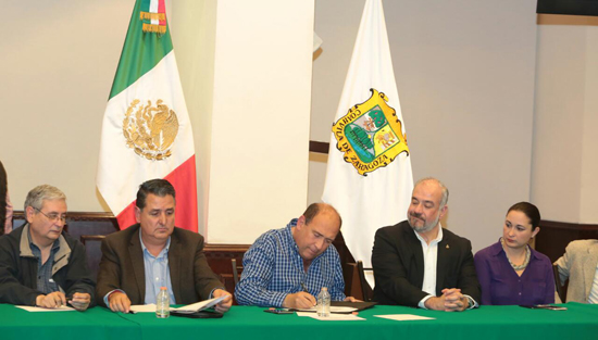 Firman histórico acuerdo estado, empresarios y alcaldes 