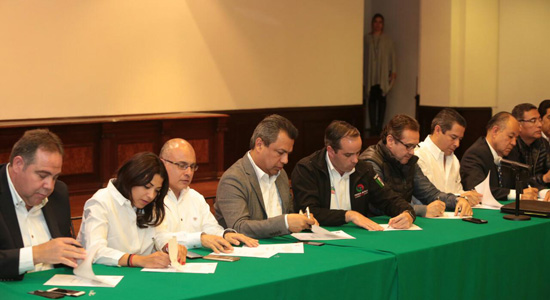 Firman histórico acuerdo estado, empresarios y alcaldes 