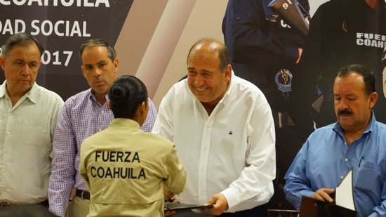 Encabeza gobernador ceremonia de graduación de elementos de Fuerza Coahuila 