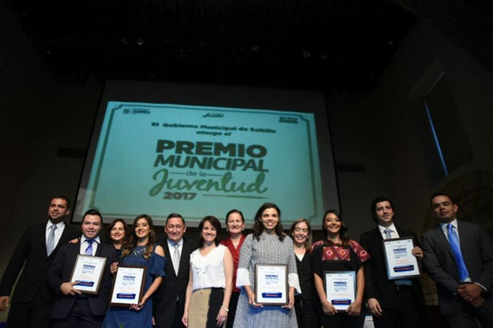 Entrega Isidro el Premio Municipal de la Juventud 2017 