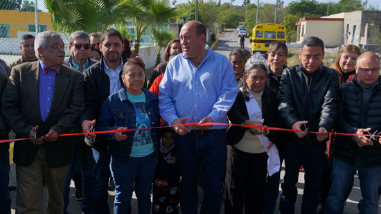 Familias de Agujita agradecen a gobernador Rubén Moreira obras de pavimentación 
