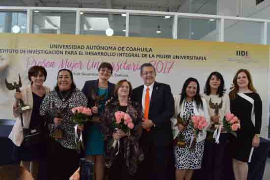 Reconoce UA de C a Mujeres Universitarias 