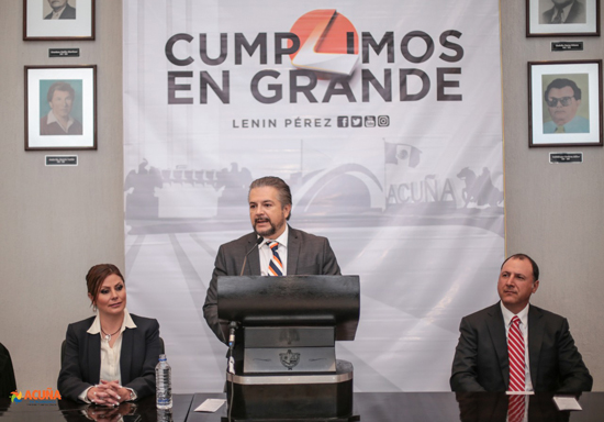 En sesión solemne rinde cuarto informe de gobierno Evaristo Lenin Pérez Rivera 