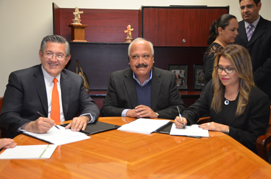 Ante la JLCA, firman contrato colectivo la UA de C y el STUAC 