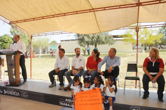 Cumple Rubén Moreira Valdez compromisos con habitantes de Coahuila 