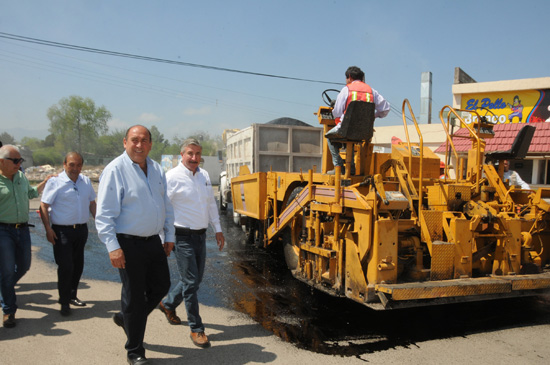 El gobernador Rubén Moreira invierte 70 MDP en pavimento en Múzquiz 