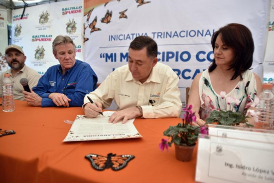 Firma Saltillo iniciativa trinacional de protección a mariposa monarca 