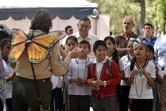 Firma Saltillo iniciativa trinacional de protección a mariposa monarca 