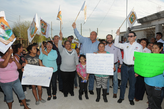 Invierte Rubén Moreira 32 MDP en pavimento en Acuña 