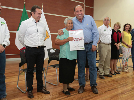 Más de 161 mil familias en Coahuila cuentan ya con sus escrituras y tienen certeza jurídica de sus propiedades 