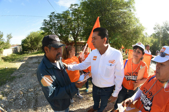 Candidatos de Alianza Ciudadana por Coahuila visitan familias de la colonia 28 de Junio