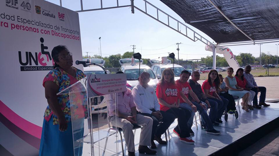 Entrega DIF Coahuila en Nueva Rosita unidades de transporte para personas con discapacidad 