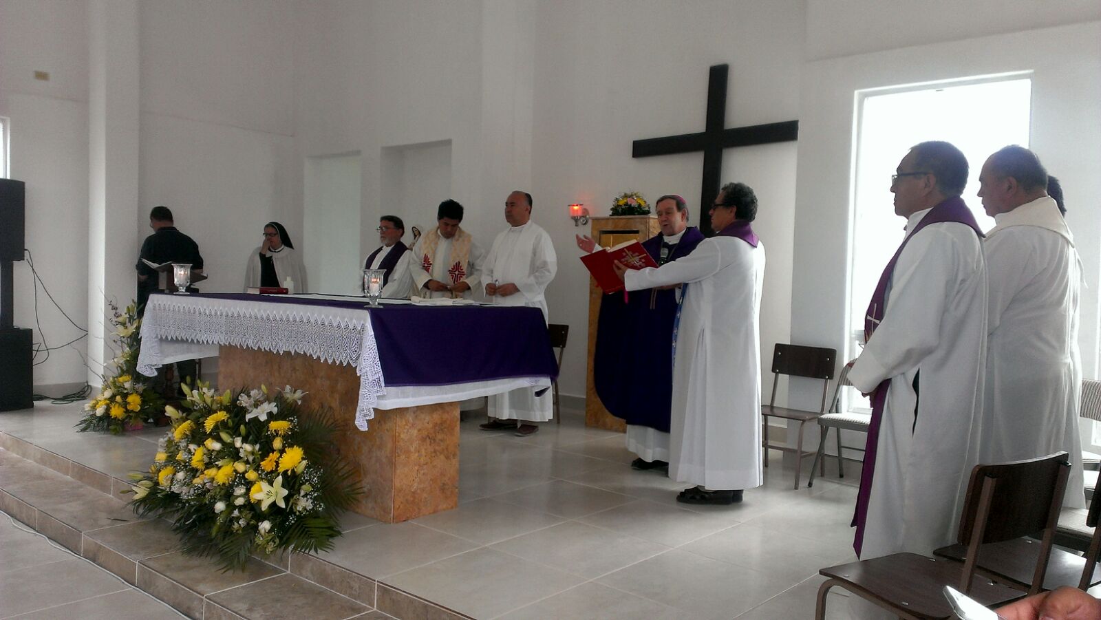 Inaugura el Obispo Omnia Casa Infantil A.C. de Acuña 