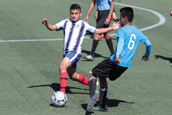 Reparten triunfos en primer día de Regional de futbol soccer 