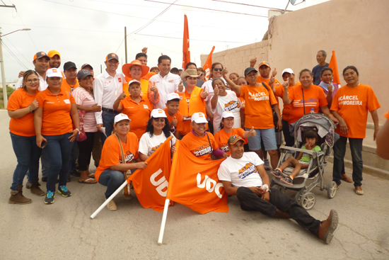 Visitan candidatos de Alianza Ciudadana a habitantes del Fraccionamiento Veracruz 