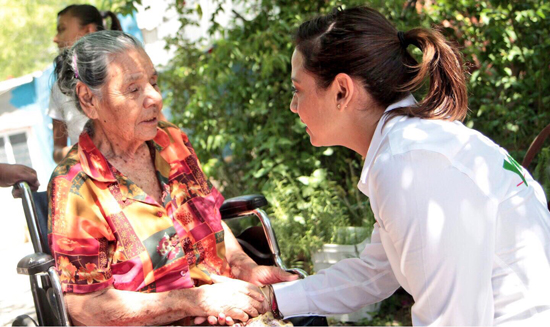 Adultos mayores y personas con alguna discapacidad son prioridad para Sonia Villarreal 