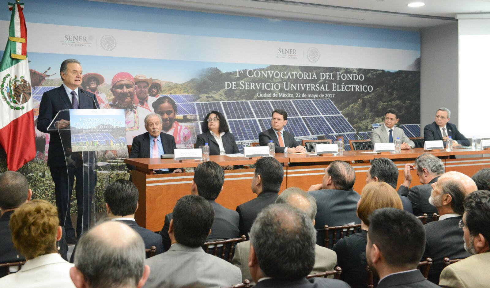 Electrificación de comunidades rurales y zonas urbanas marginadas beneficiará a 180 mil mexicanos