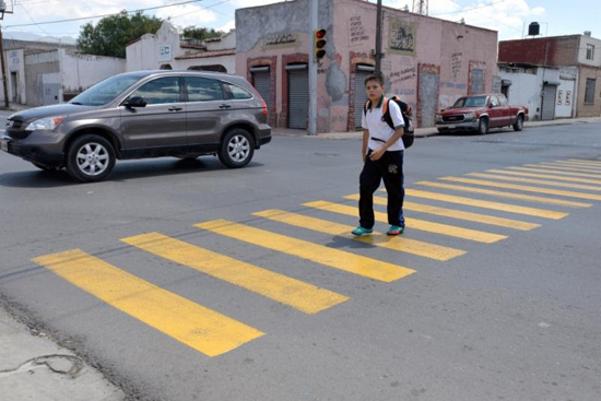 Exhorta Municipio a ceder el paso a peatones 