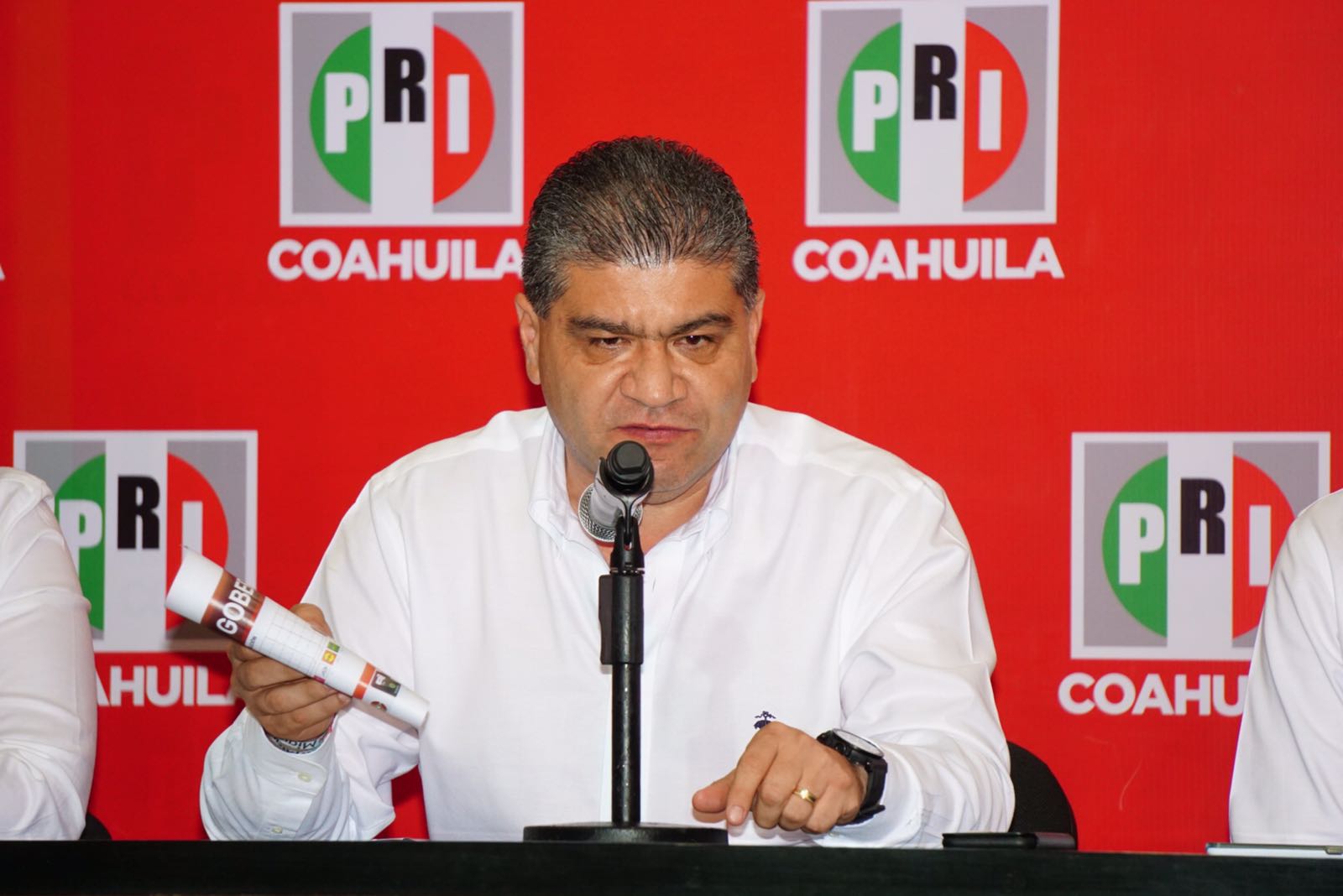 Con actas en mano del 50 por ciento de casillas contadas, Riquelme aventaja para gobernador con más de 14 mil votos, dice el PRI