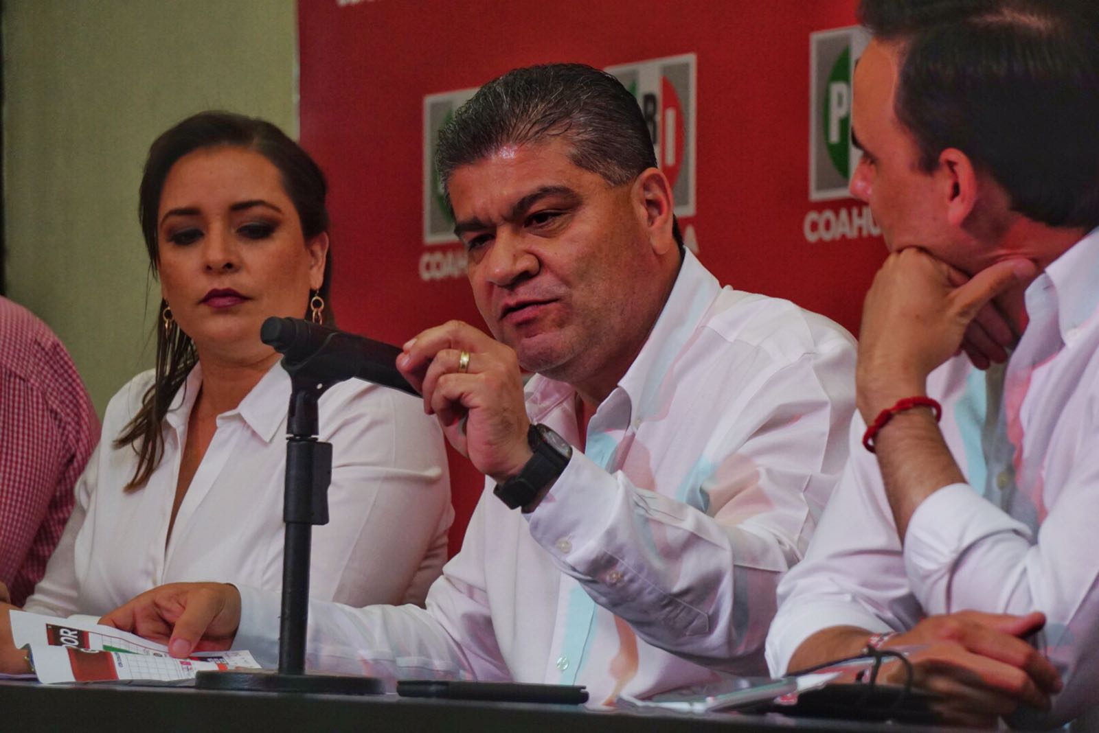 Con actas en mano del 50 por ciento de casillas contadas, Riquelme aventaja para gobernador con más de 14 mil votos, dice el PRI