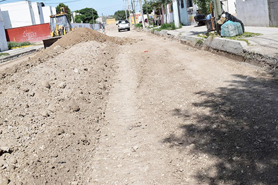 En marcha trabajo de pavimentación en la calle Benjamín Canales o Antiguo Camino a Las Cuevas 