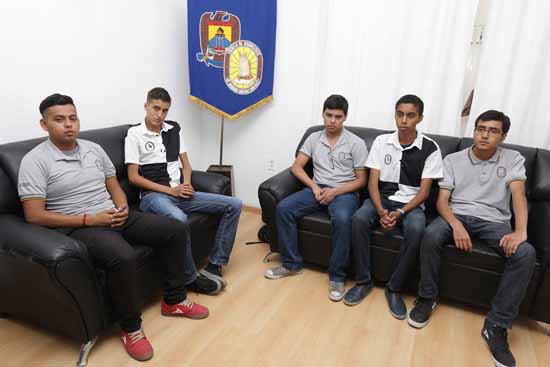 Universitarios Representan al Estado en Competencia Nacional de Ajedrez 
