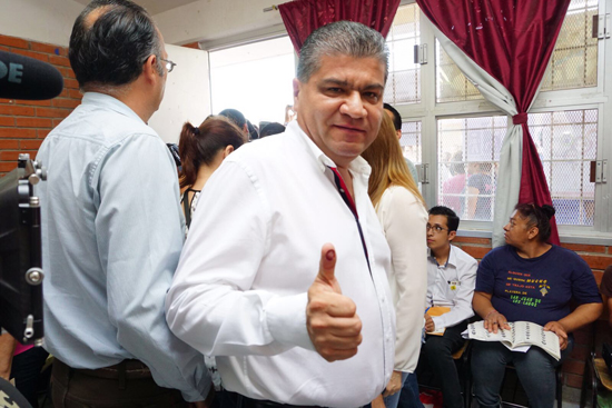 Vota Riquelme en Torreón se siente tranquilo y confiado que el respaldo de la población lo hará gobernador 