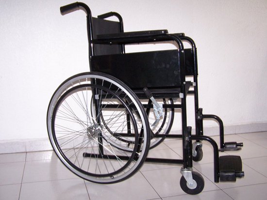 Reciben solicitudes para silla de ruedas en el DIF municipal 