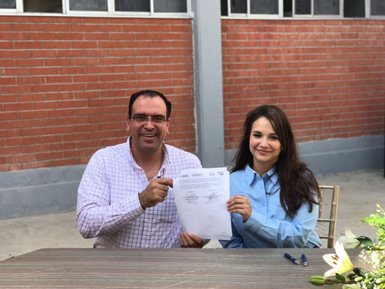 Firma CECYTE Coahuila convenio con empresa de Acuña y ponen primera piedra de laboratorio 