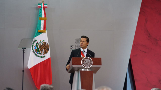 Acude gobernador Rubén Moreira al quinto informe de gobierno de EPN 