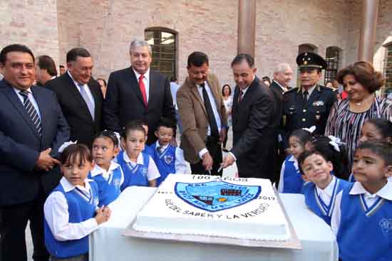 Celebra primer centenario de su fundación  primaria "Miguel López Ávila" 