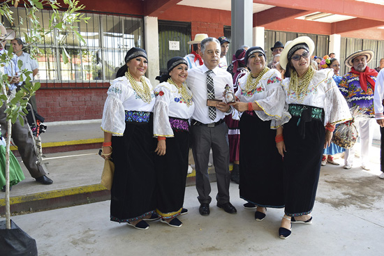Con la plantación del Árbol por la Paz, arranca el tercer Festival de Folclor Latinoamericano 