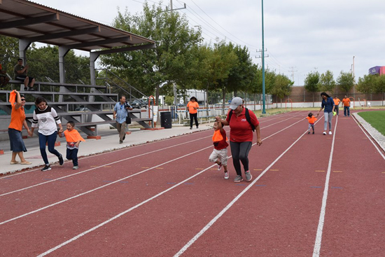 Conviven padres e hijos en jornada deportiva dirigida a personas con discapacidad 