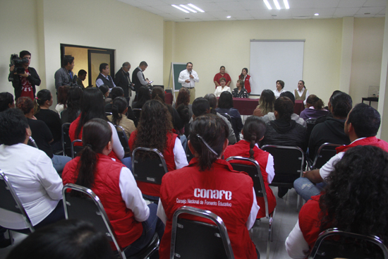 Entrega CONAFE más de 4 millones de pesos en becas del programa “Acércate a tu Escuela” 