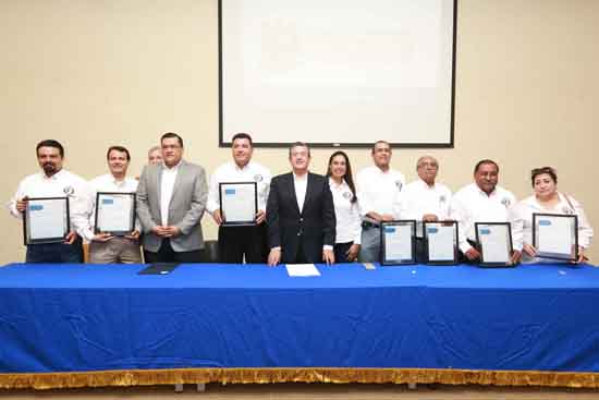 Entrega Reconocimientos CIEES a Escuelas y Facultades en la Unidad Torreón 