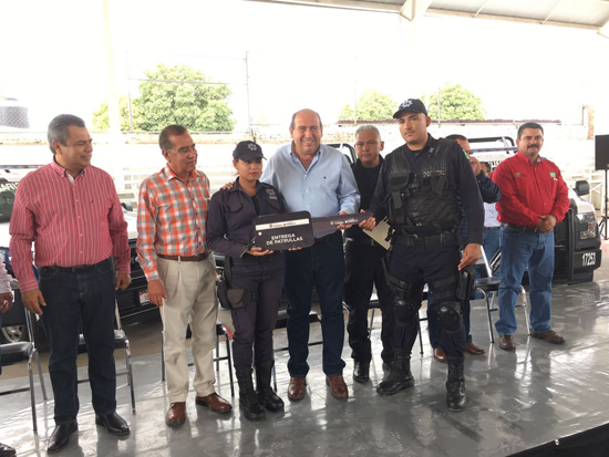 Fortalece Rubén Moreira seguridad en municipios con entrega de patrullas y equipo 