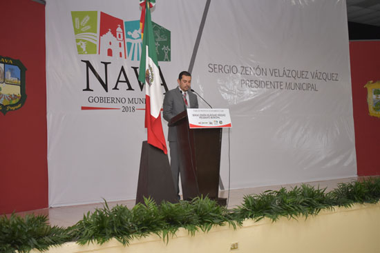 Rinde protesta como alcalde de Nava, Sergio Zenón Velázquez Vázquez 