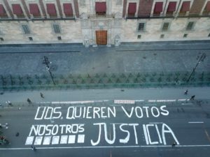 Comunicado durante la protesta por el asesinato de periodistas frente a Palacio Nacional 