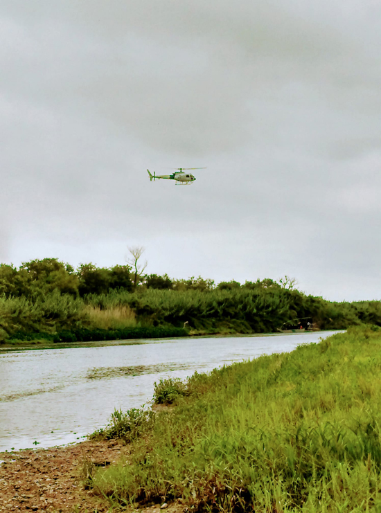Continúa la búsqueda de niña inmigrante brasileña ahogada en el río Bravo